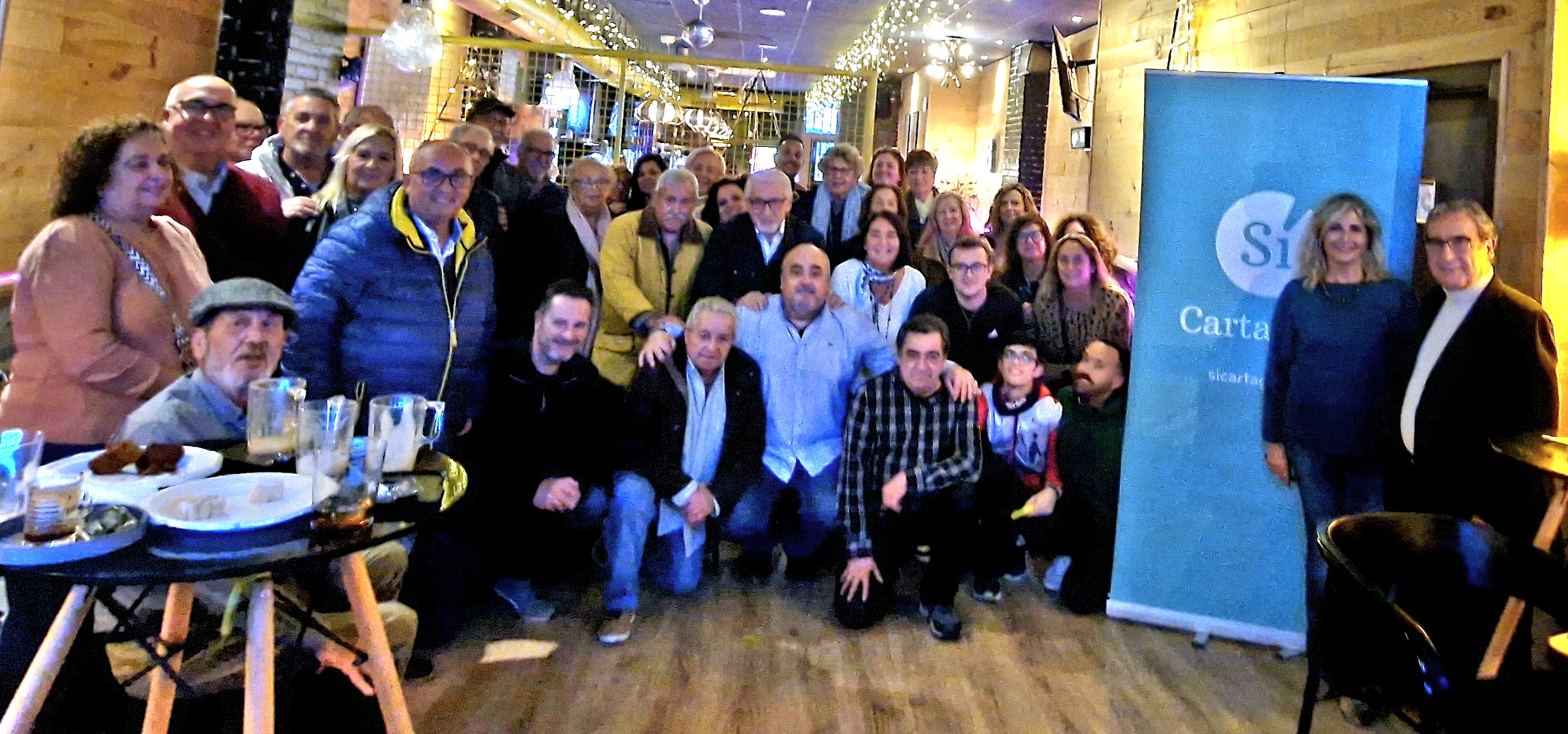 El grupo municipal Sí Cartagena reúne a representantes de barrios y pueblos en un brindis navideño para compartir inquietudes y fortalecer la colaboración