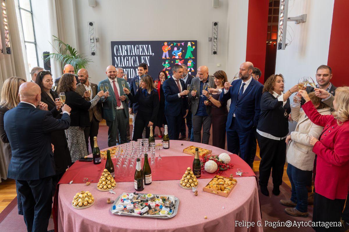 Brindis navide�o de la corporaci�n municipal. 