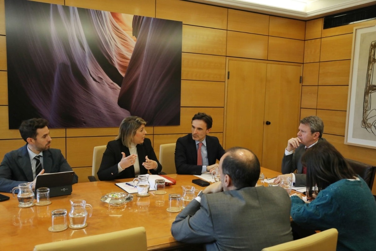 La alcaldesa de Cartagena exige al ministro Puente fecha para la línea de tren con Madrid y rechaza que dependa de la voluntad de las operadoras