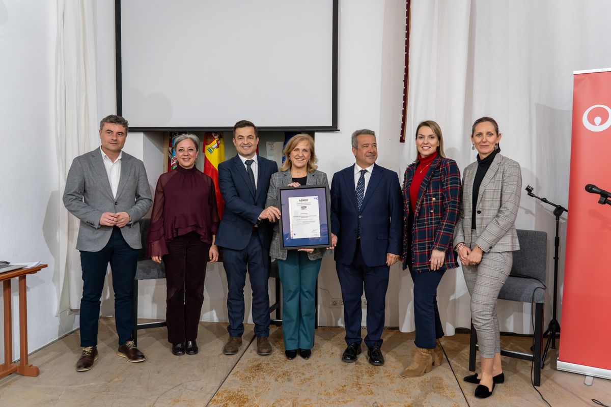 El servicio municipal de aguas de Cartagena recibe la Certificación de AENOR por su compromiso con las personas mayores