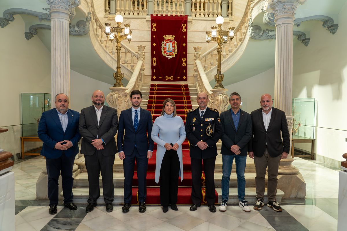 El Ayuntamiento inicia los tr�mites para conceder la Medalla de Oro de la Ciudad a la Polic�a Nacional