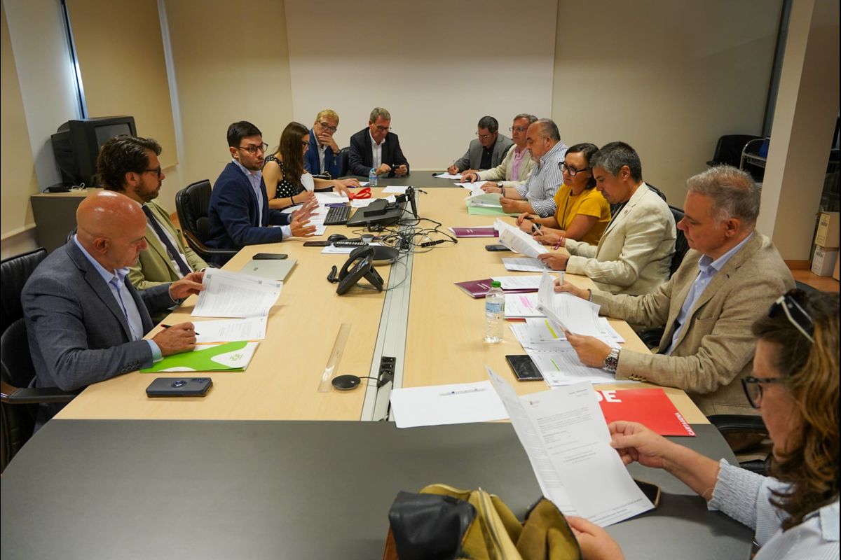 La Comisión de Hacienda informa favorablemente la propuesta de tarifas populares de 2 y 1 euro para las piscinas de Tentegorra que abrirán el 15 de junio
