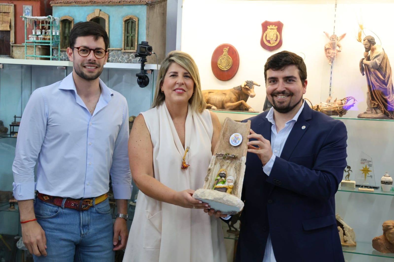 Cartagena refuerza el trabajo de la Asociación Belenista con la apertura de su nueva sede-taller