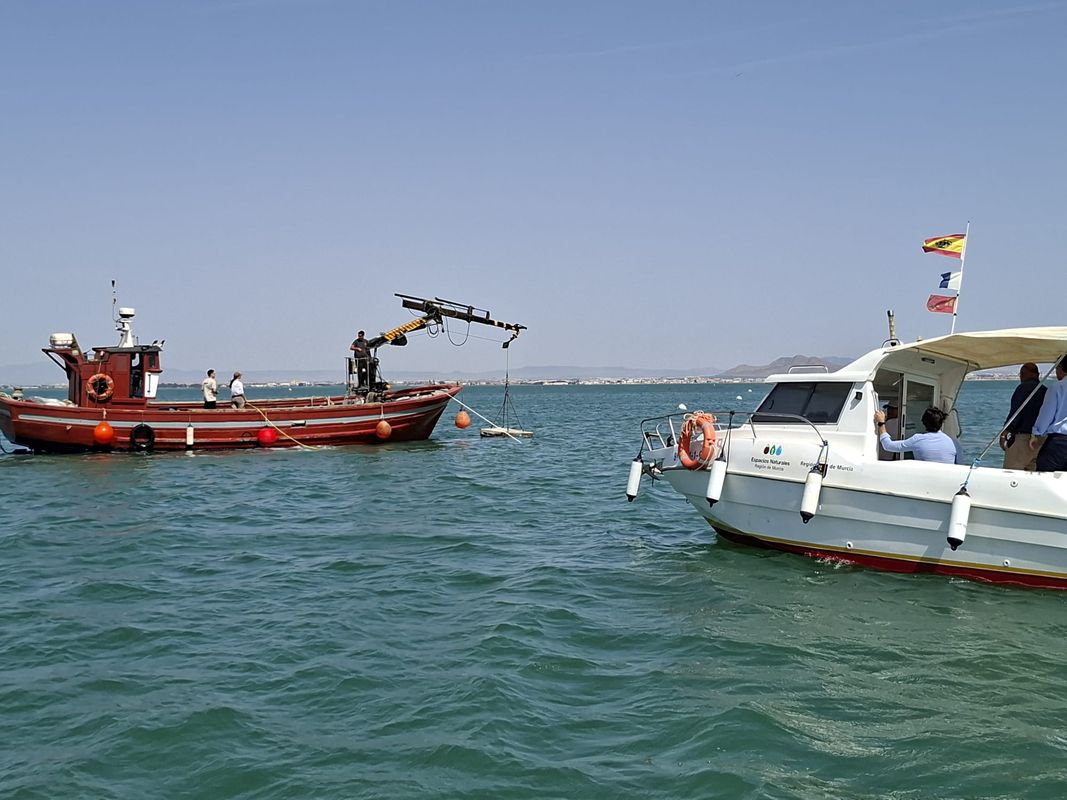 Instalación de fondeadores ecológicos en el Mar Menor