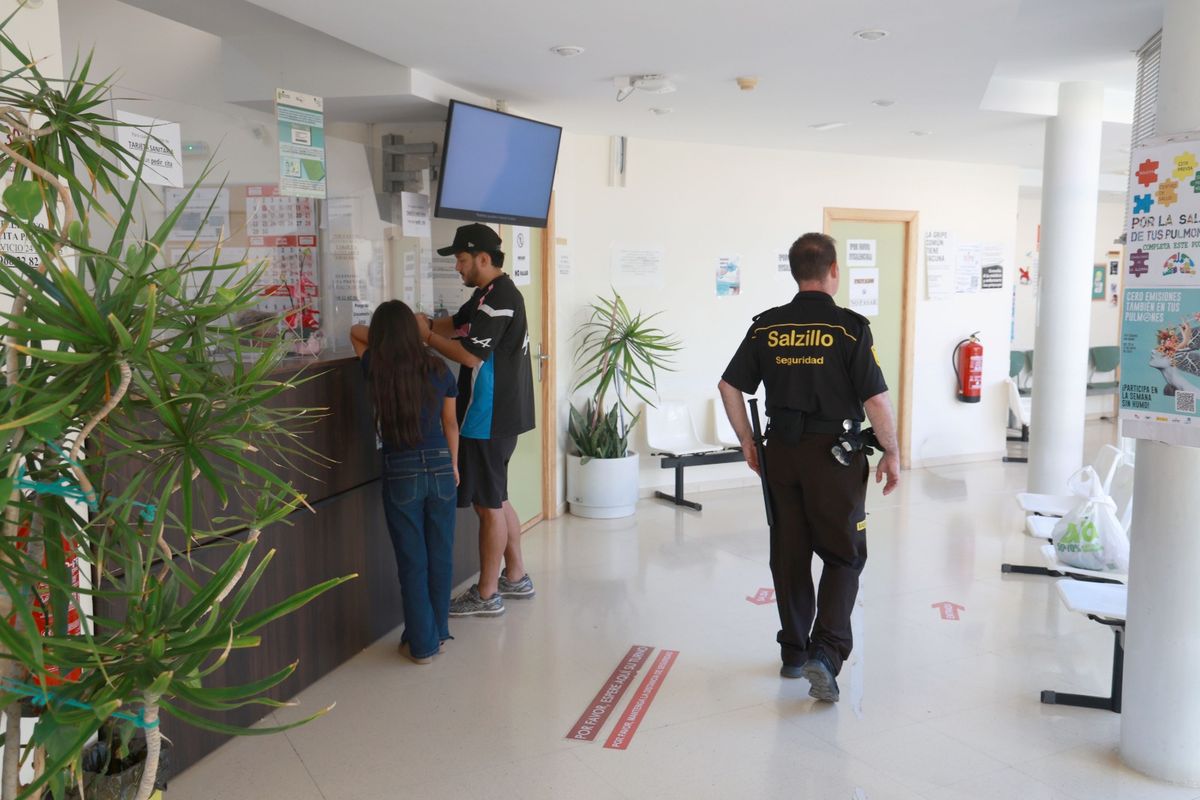 El consultorio médico de La Aljorra incorpora un servicio de vigilancia para reforzar la seguridad
