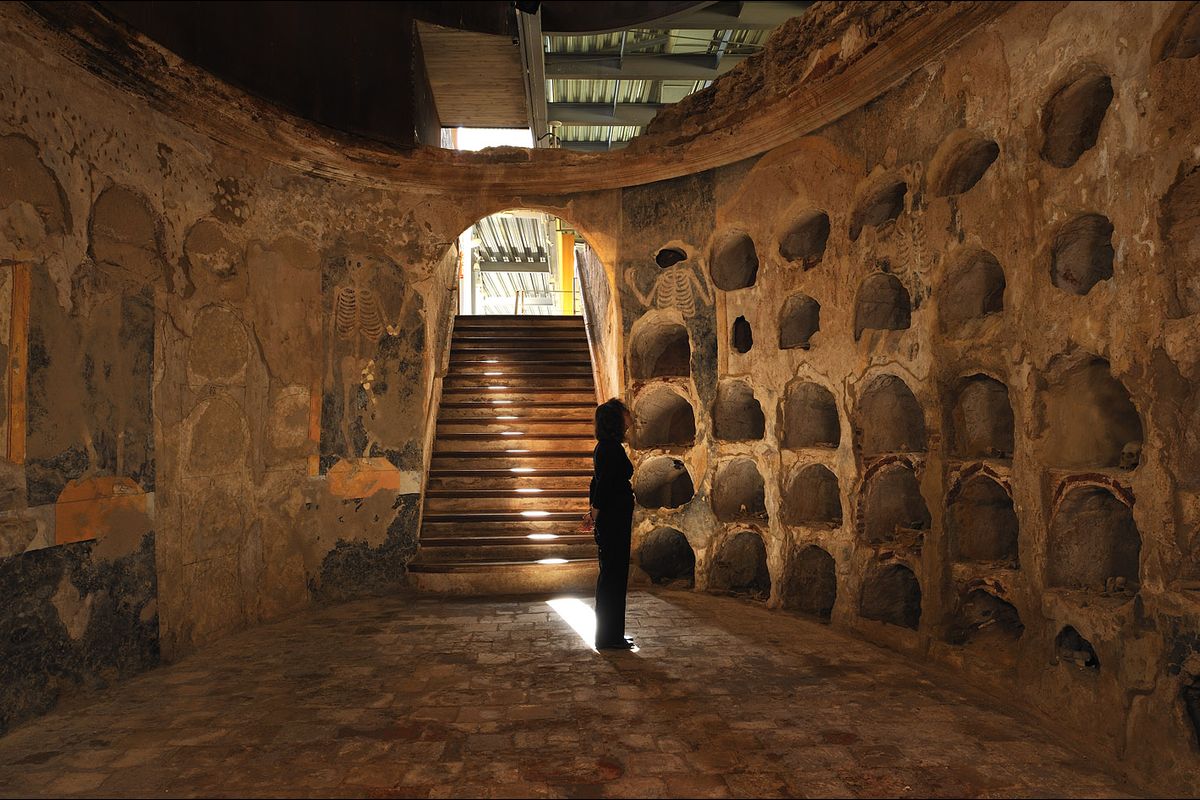Cripta del centro de interpretación de la Muralla Púnica