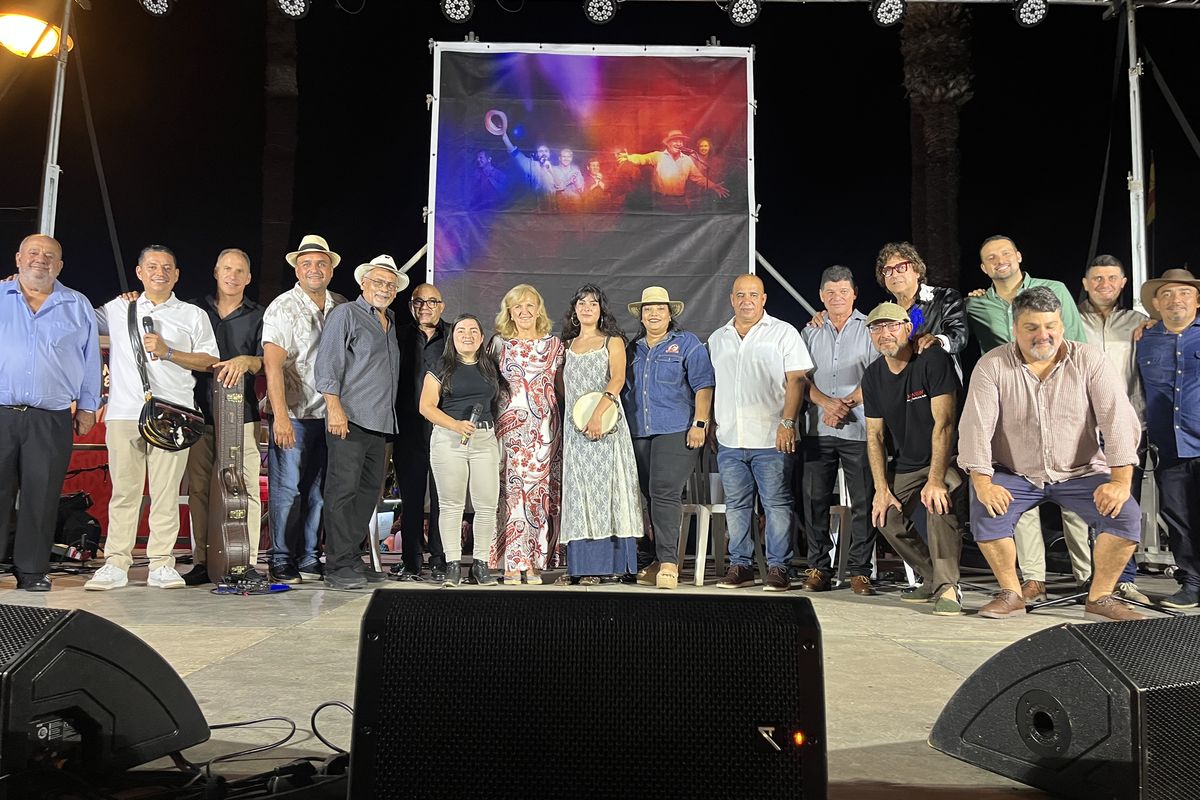 Trovalia clausura su XXI edición en Mar de Cristal y consolida a Cartagena como referente internacional de la poesía oral improvisada