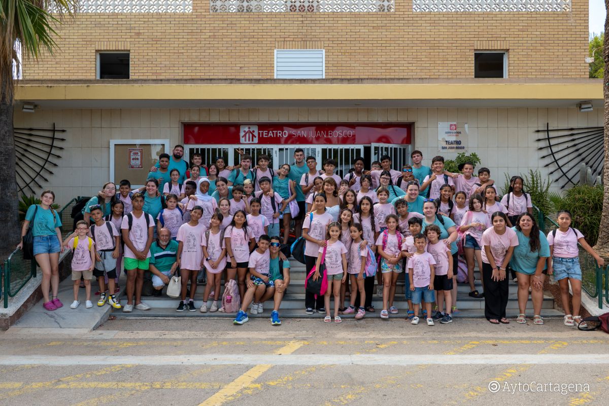 Cristina Mora destaca la labor del Campamento Urbano de Salesianos que permite a 75 menores disfrutar de una semana de ocio y convivencia
