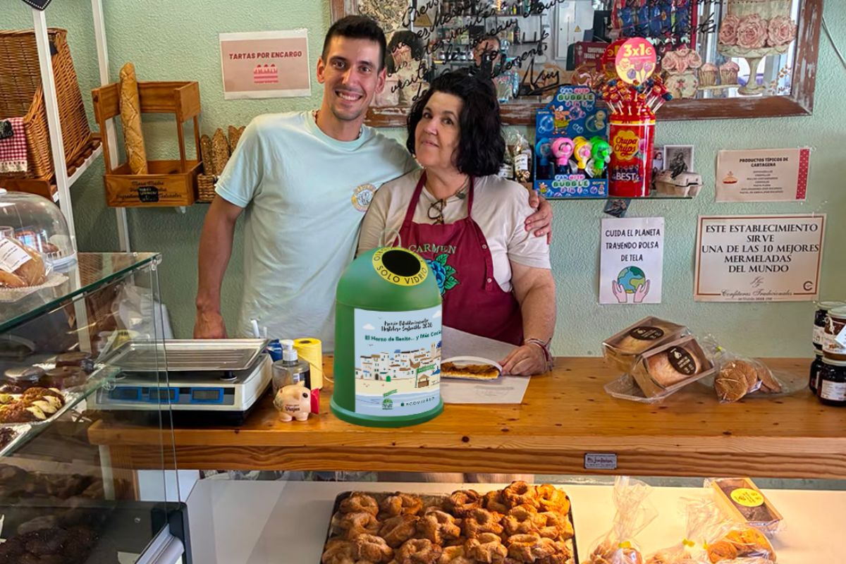Horno de Benito... y Más Cosicas, reconocido por Ecovidrio como el establecimiento más sostenible de la costa murciana