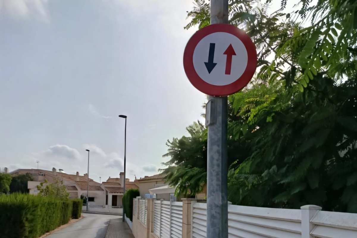Renovación de señales verticales para mejorar la seguridad vial en Molinos Marfagones
