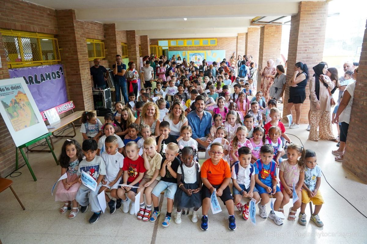 La alcaldesa de Cartagena llama a las familias a garantizar la asistencia a clase y a prevenir el absentismo escolar