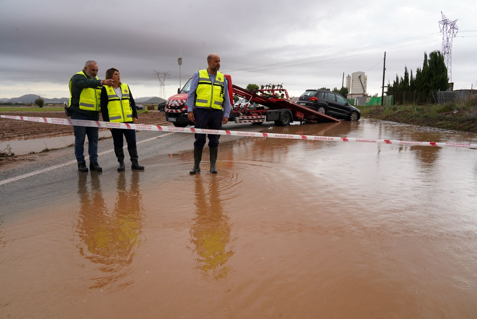 El Ayuntamiento ataja incidencias por lluvia mientras Cartagena mantiene aviso por tormenta hoy viernes