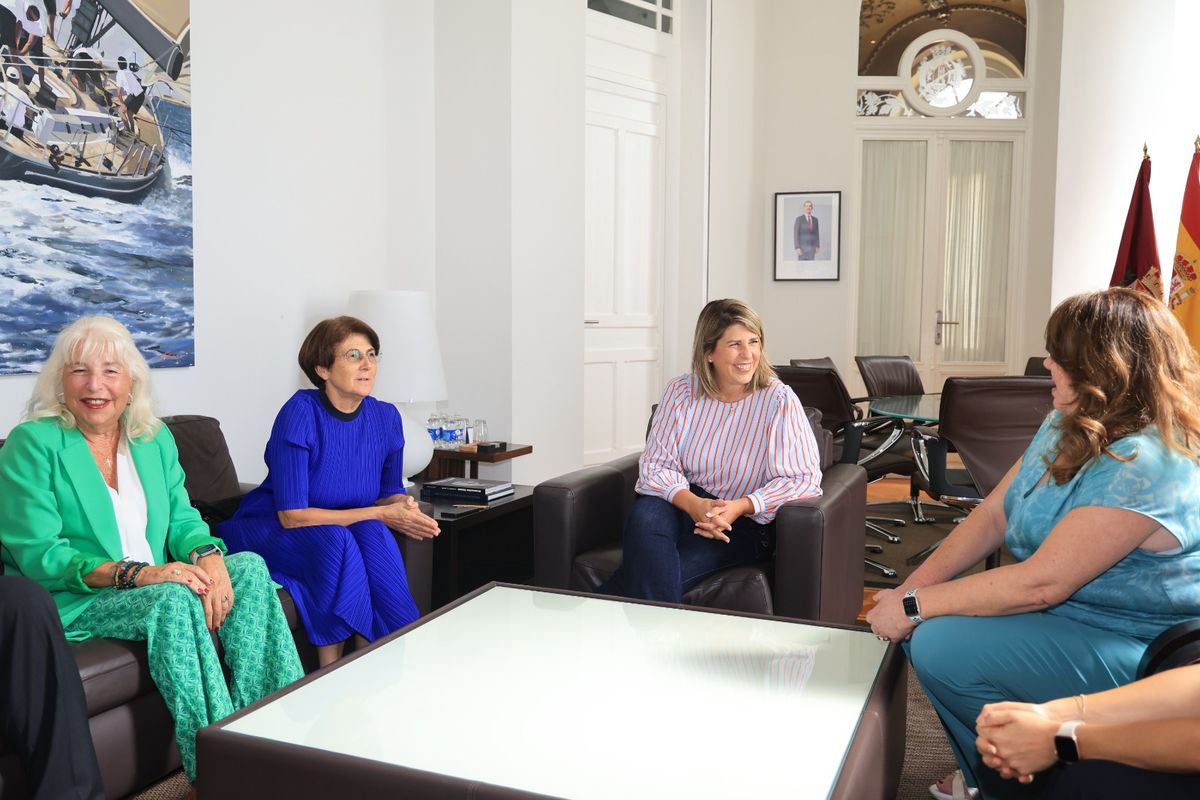 Encuentro con el equipo directivo de la Academia de Farmacia Santa María de España de la Región de Murcia