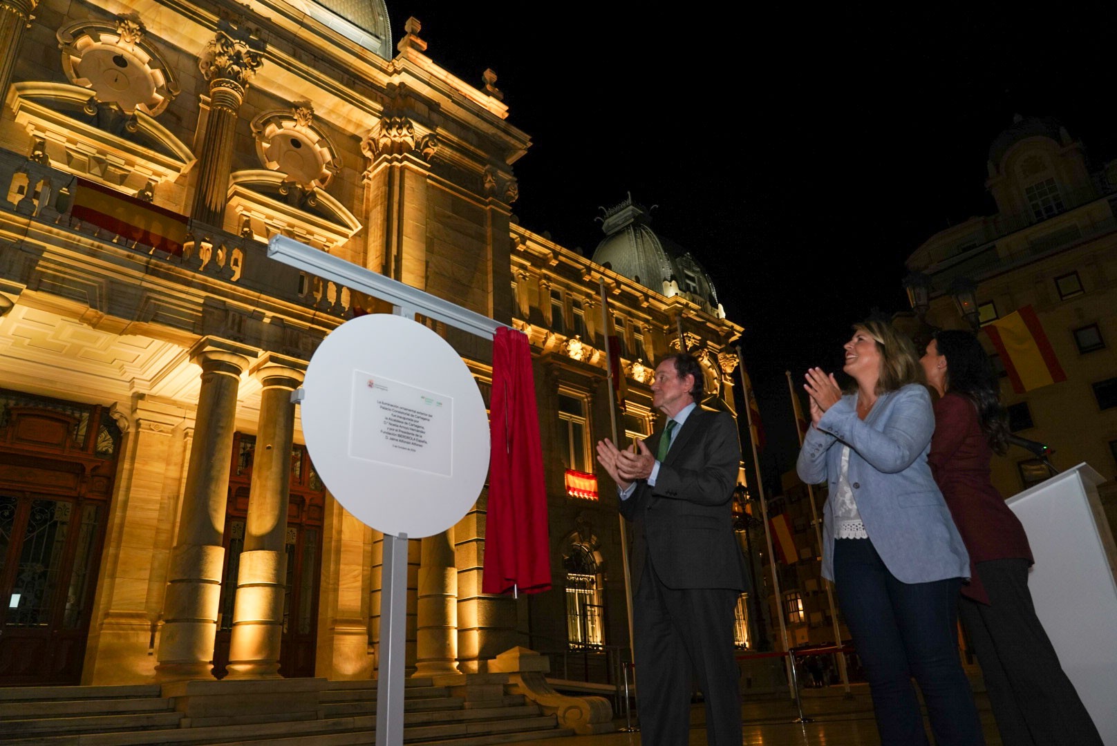 Cartagena realza su joya modernista con una nueva iluminaci�n ornamental del Palacio Consistorial