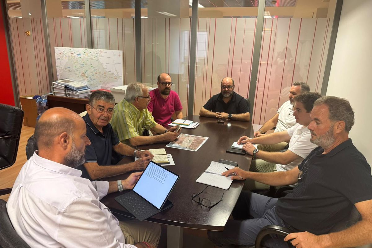 Ayuntamiento, vecinos y Veolia avanzan en la individualización de los contadores de agua de Villas Caravaning