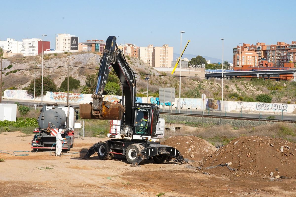 Reanudación de los trabajos de retirada de residuos en Los Mateos