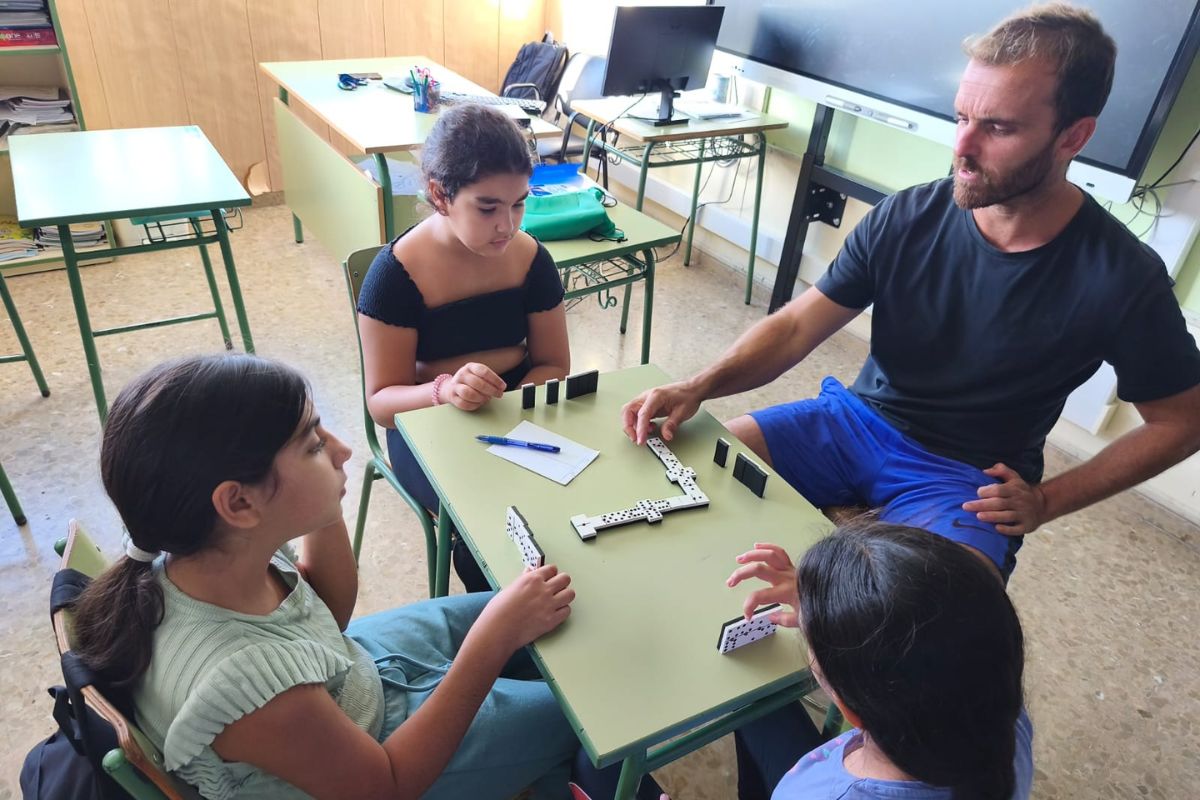 El programa ADE acerca el dominó a los alumnos del CEIP Stella Maris