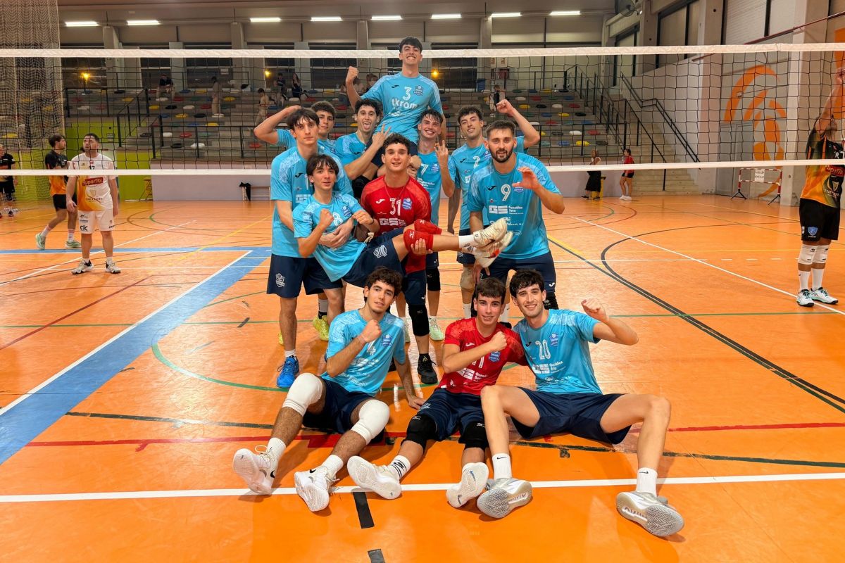 Pleno de victorias y liderato para el CVP Cartagena tras vencer al Supertite VBVLC (1-3). Voleibol. Voley.
