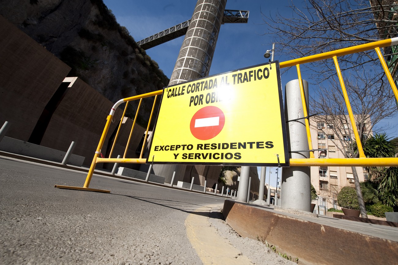 Corte de trfico por obras en la calle Gisbert