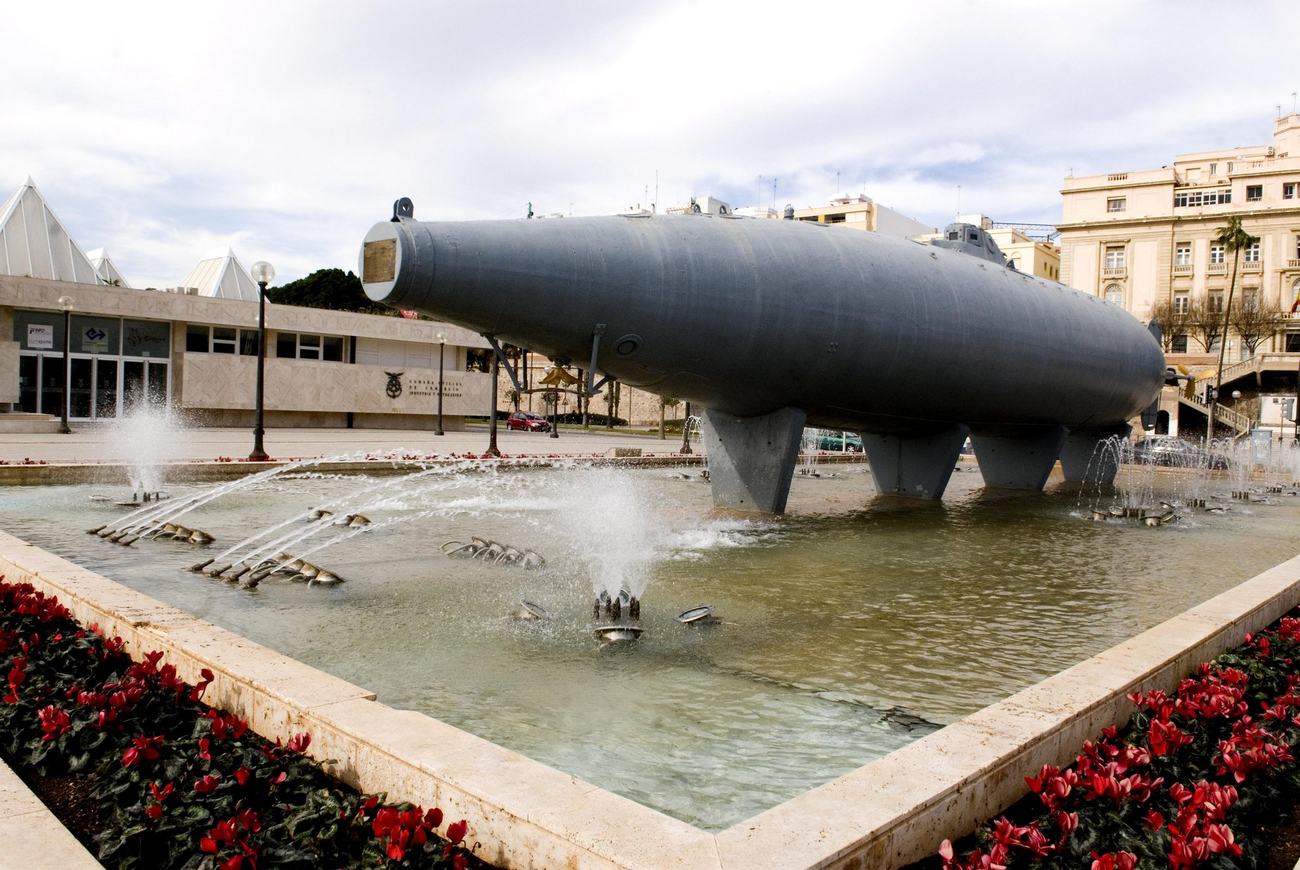 Submarino de Isaac Peral en su antiguo emplazamiento situado en el Paseo del Muelle Alfonso XII