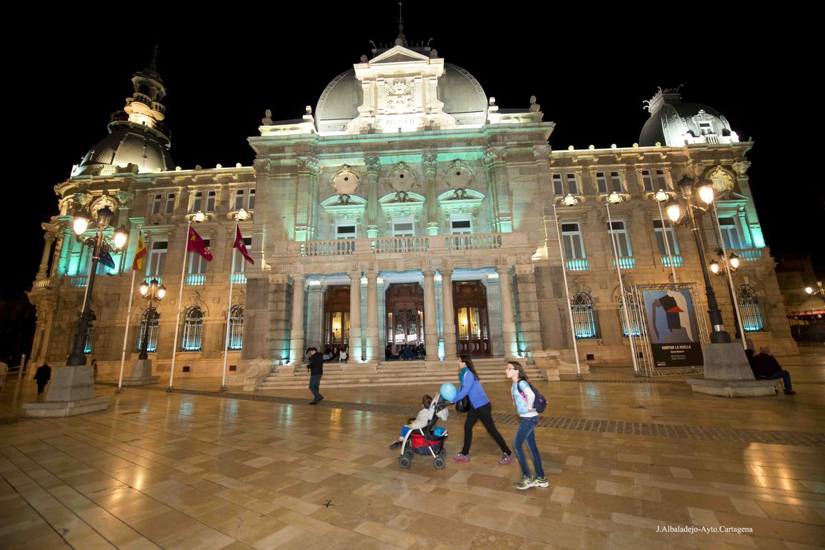 El Palacio Consistorial se ilumina de azul en el Da Mundial de la Diabetes