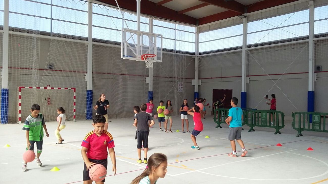 Fiesta deportiva en el pabelln municipal de Alumbres