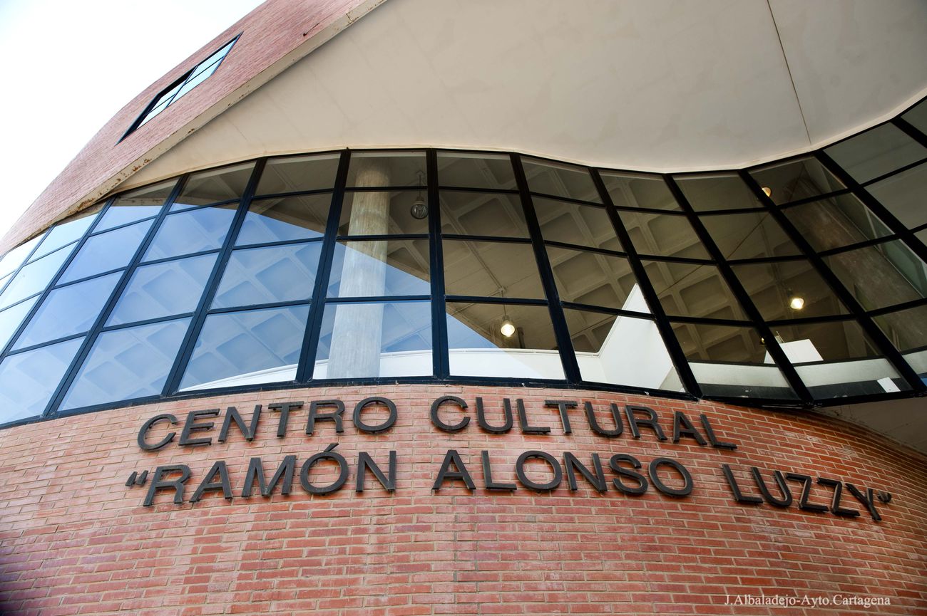 Fachada del Centro Cultural Ramn Alonso Luzzy