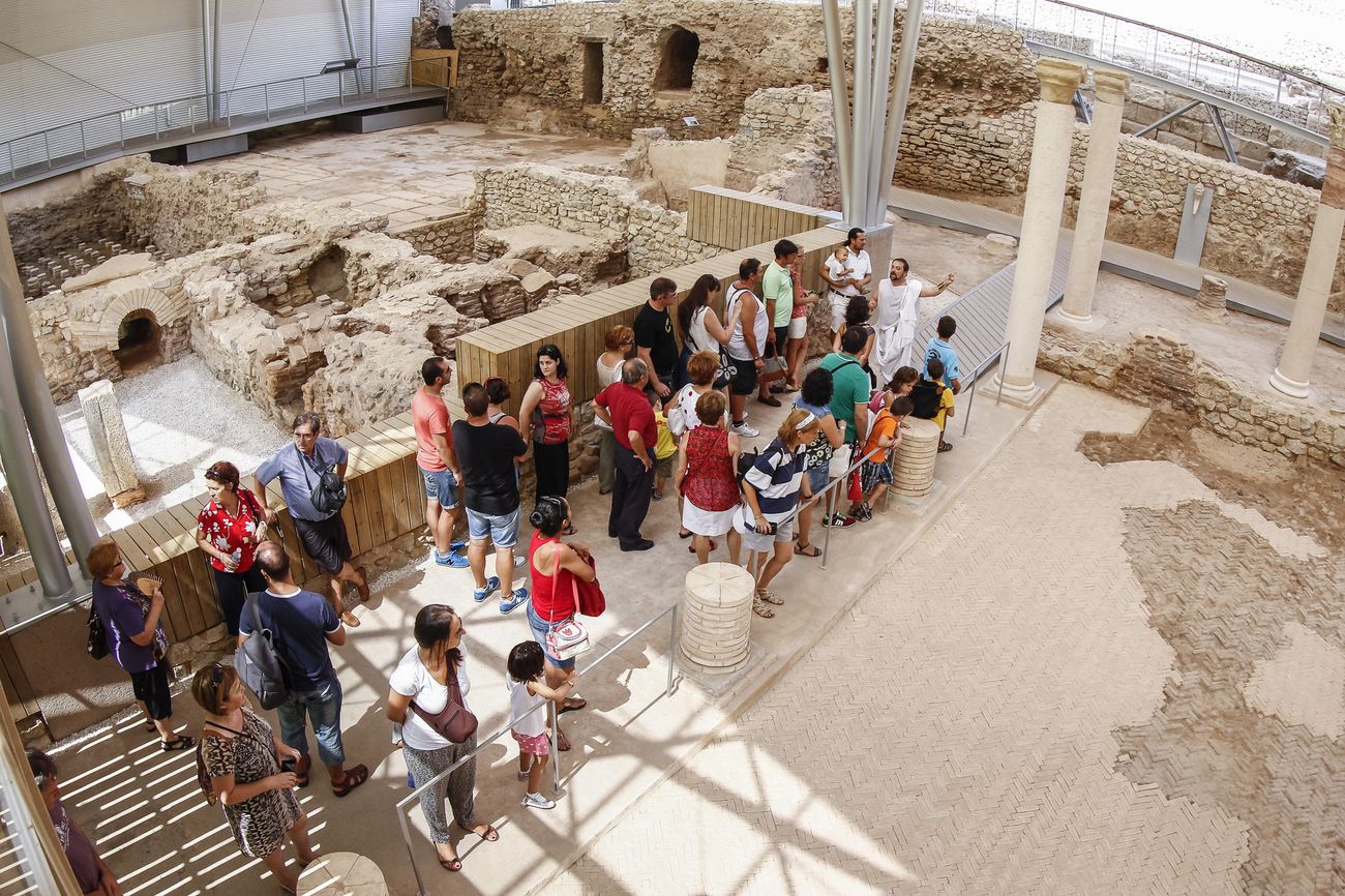 Turistas visitan el Foro Romano