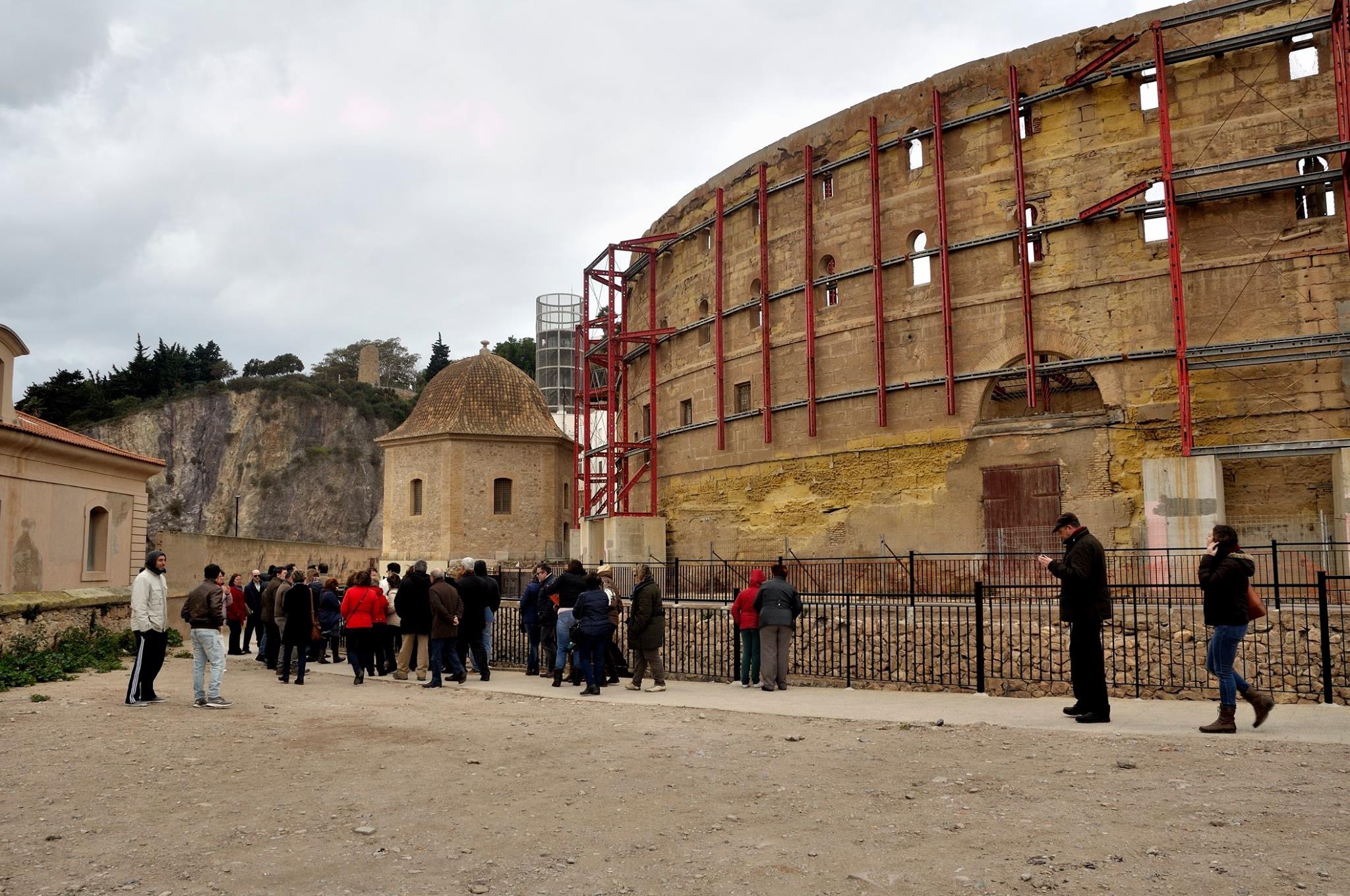 Visita al Anfiteatro Romano por los socios de MUSAEDOMUS