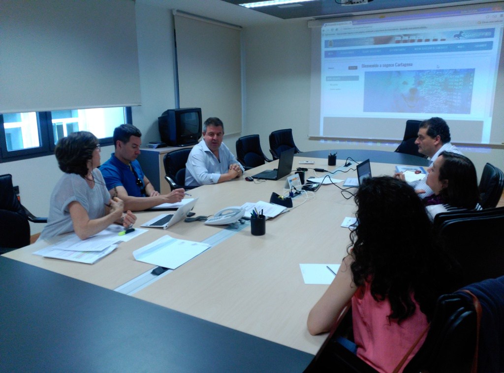 El concejal de Calidad de Vida en la reunión sobre identificación de mascotas por ADN