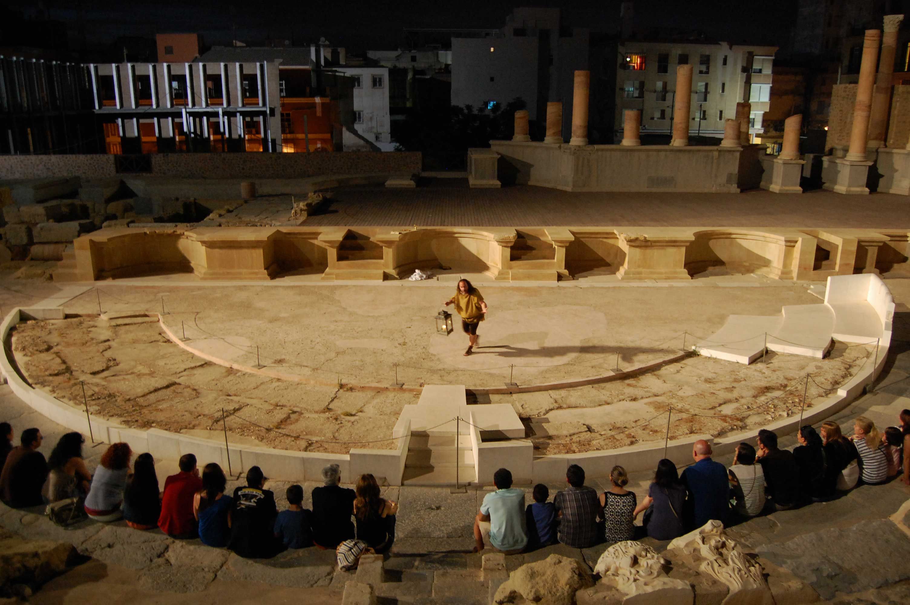 Visitas nocturnas al Teatro Romano