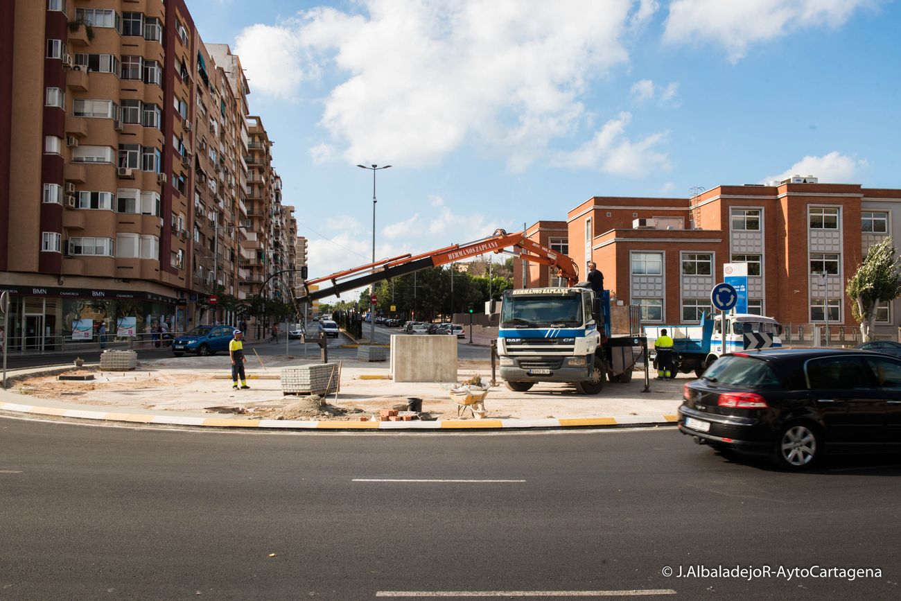 Acondicionamiento de la rotonda para la instalación de una réplica del Submarino Peral