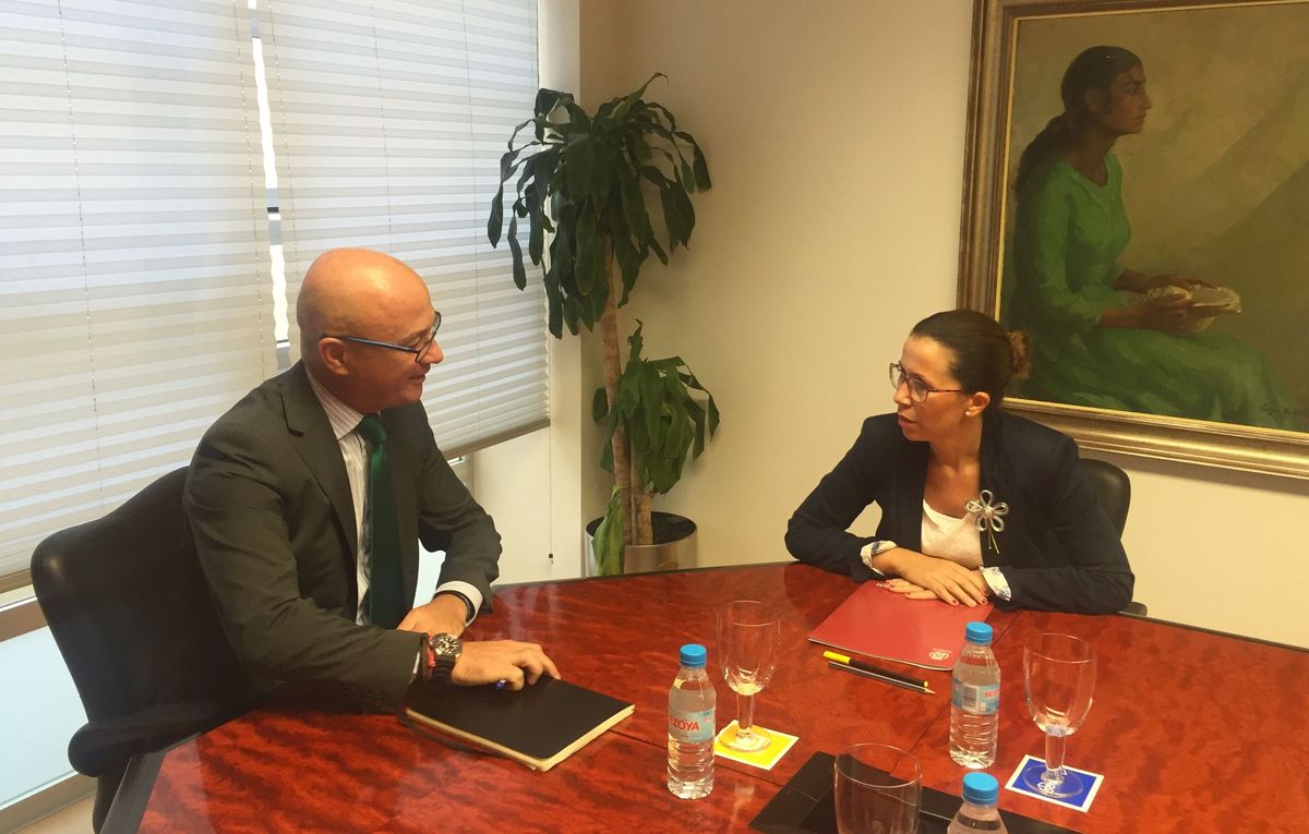 La vicealcaldesa con el consejero de Turismo