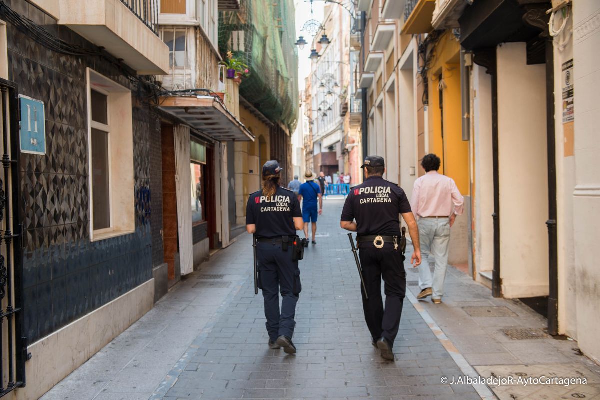 Policas en la calle Cuatro Santos