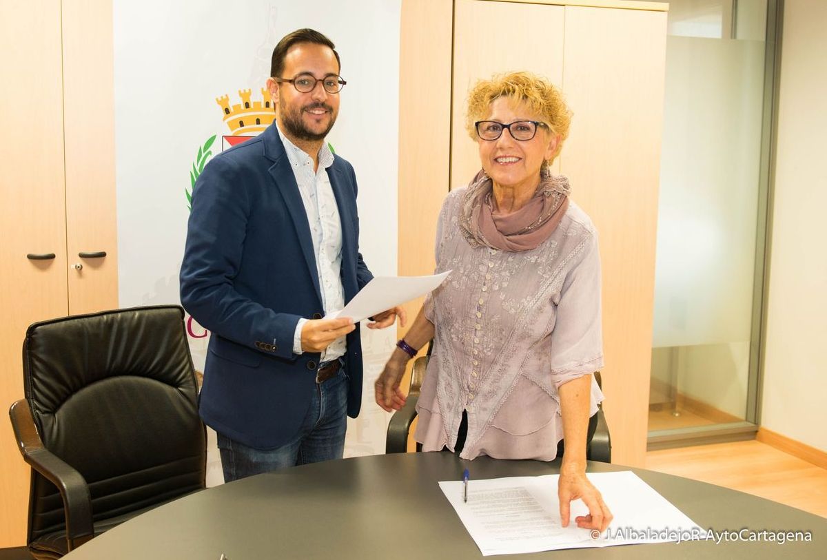 Firma del convenio con Teatro Circo Apolo de El Algar