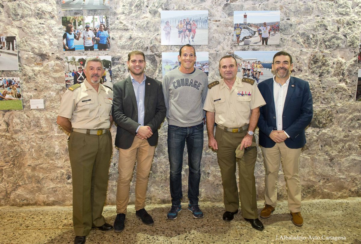 Inauguración de la exposición fotográfica Cross de la Artillería