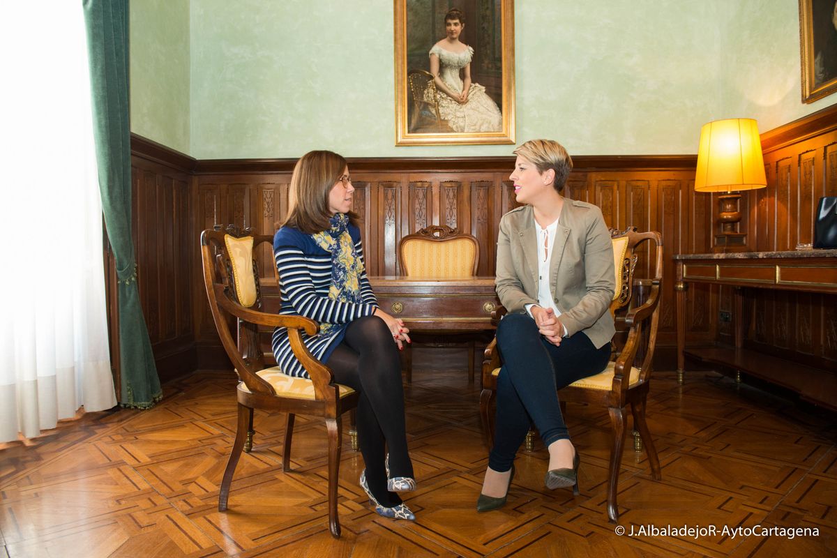 Reunin de Ana Beln Castejn con Noelia Arroyo