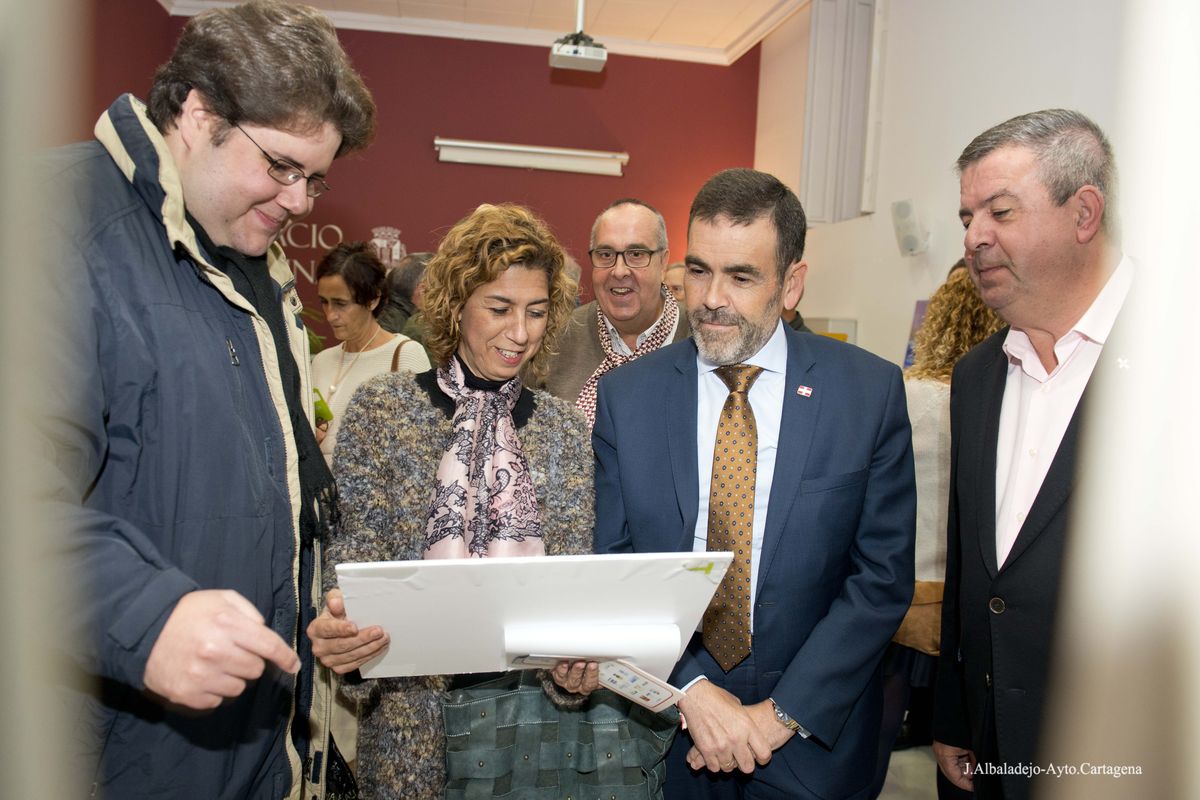 Exposición artesanía y pintura ASIDO, ASTUS y APICES