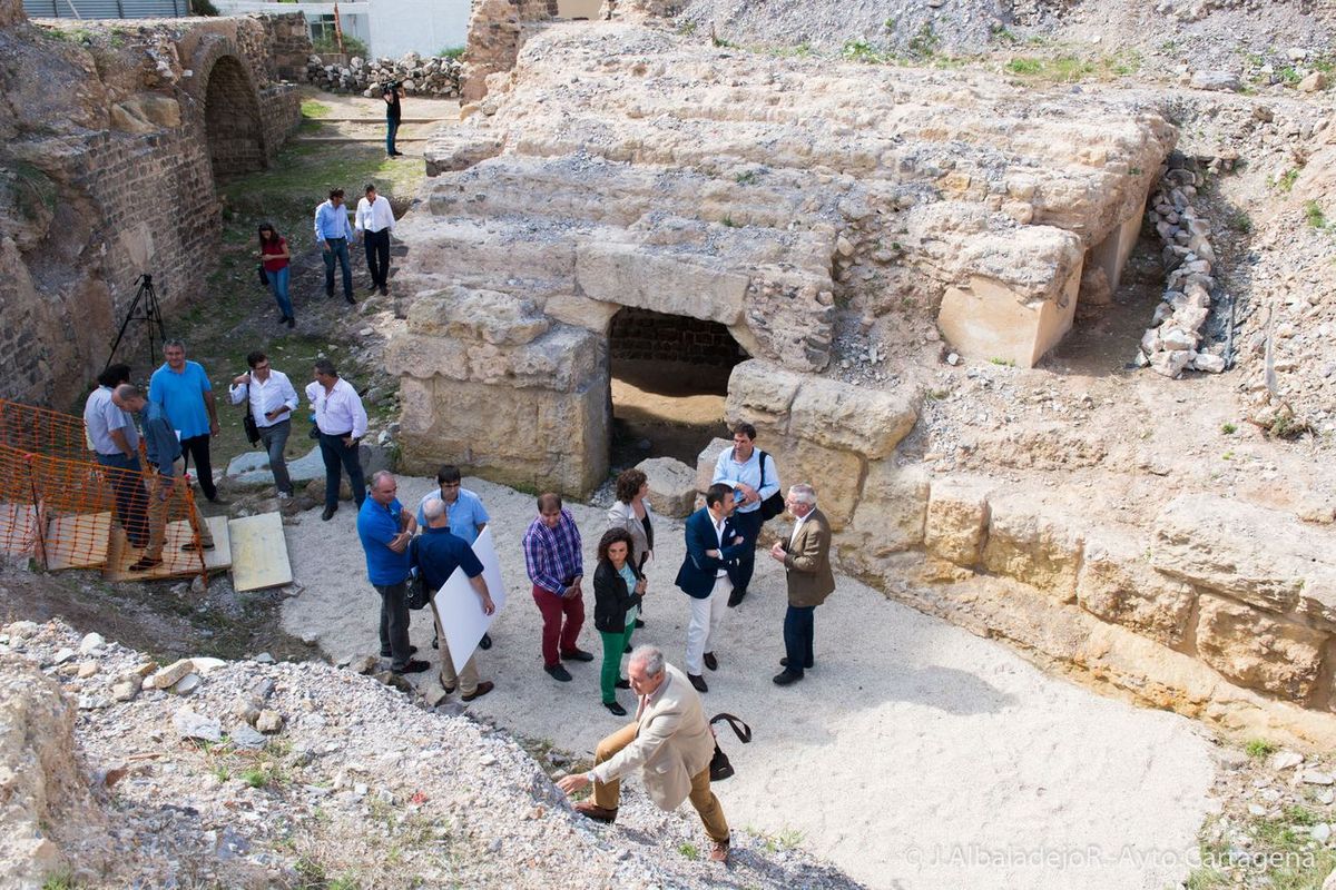Visita del alcalde a los restos del Anfiteatro Romano