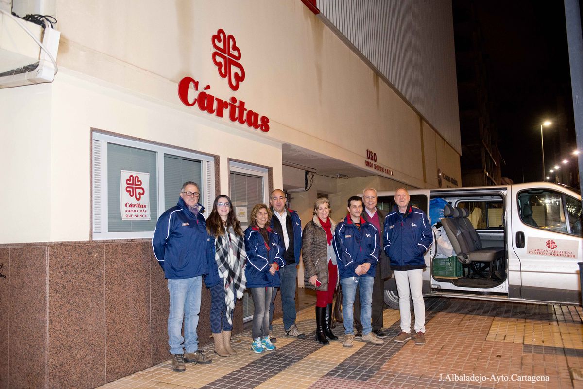 Voluntarios de la campaa de la Ola de Fro