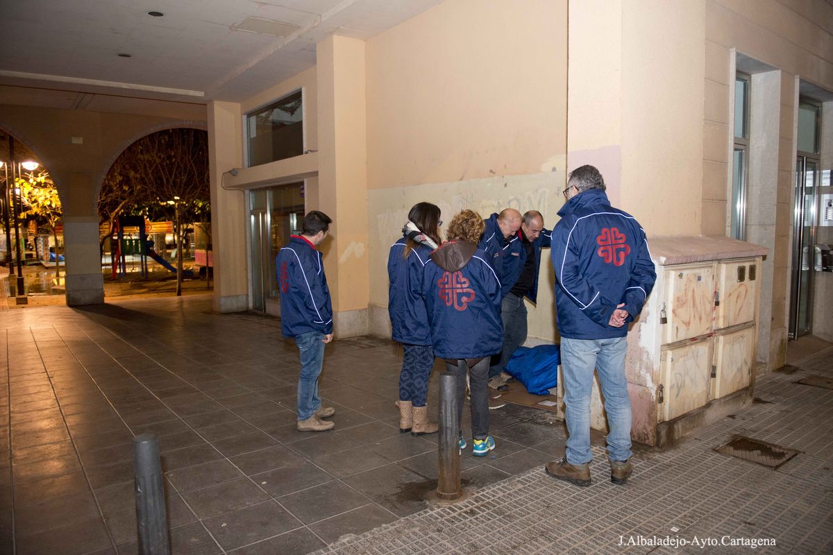 Voluntarios de la campaa de la Ola de Fro