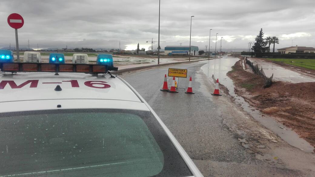 Actuaciones de la Polica Local y Bomberos durante el episodio de fuertes lluvias