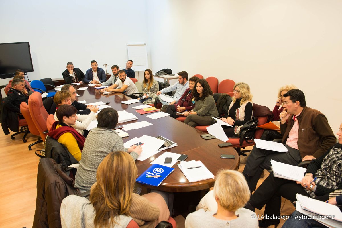 Comisin de Medidas Urgentes Mesa Pacto por la noche