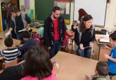 Visita del concejal de Educacin a las Escuelas de Navidad