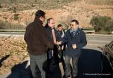 Jos Lpez visita las obras de reparacin del muro de la carretera RM E-22