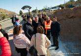 Jos Lpez visita las obras de reparacin del muro de la carretera RM E-22