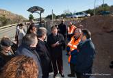 Jos Lpez visita las obras de reparacin del muro de la carretera RM E-22