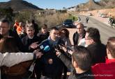 Jos Lpez visita las obras de reparacin del muro de la carretera RM E-22