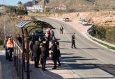 Jos Lpez visita las obras de reparacin del muro de la carretera RM E-22