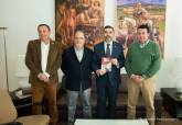 El Rotary Club de Cartagena presenta al alcalde el libro 'Cantón y libertad', del que es autor el cronista Francisco José Franco